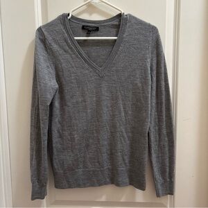 Banana Republic Sweater Women Italian Merino Wool V Neck Light Gray Lightweight